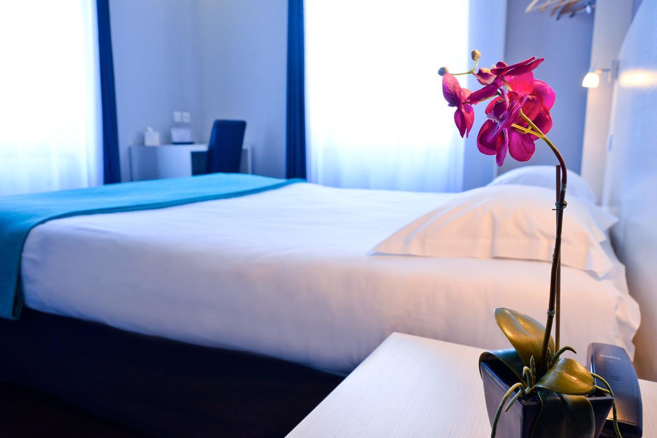 Hotel Le Comty Feurs Luaran gambar