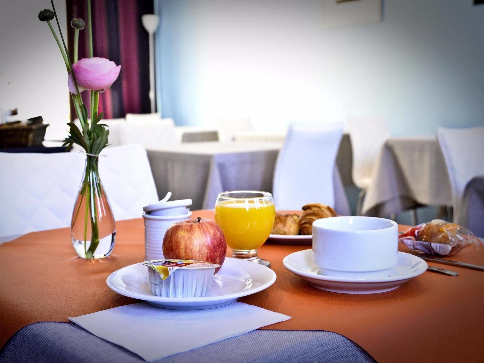 Hotel Le Comty Feurs Luaran gambar