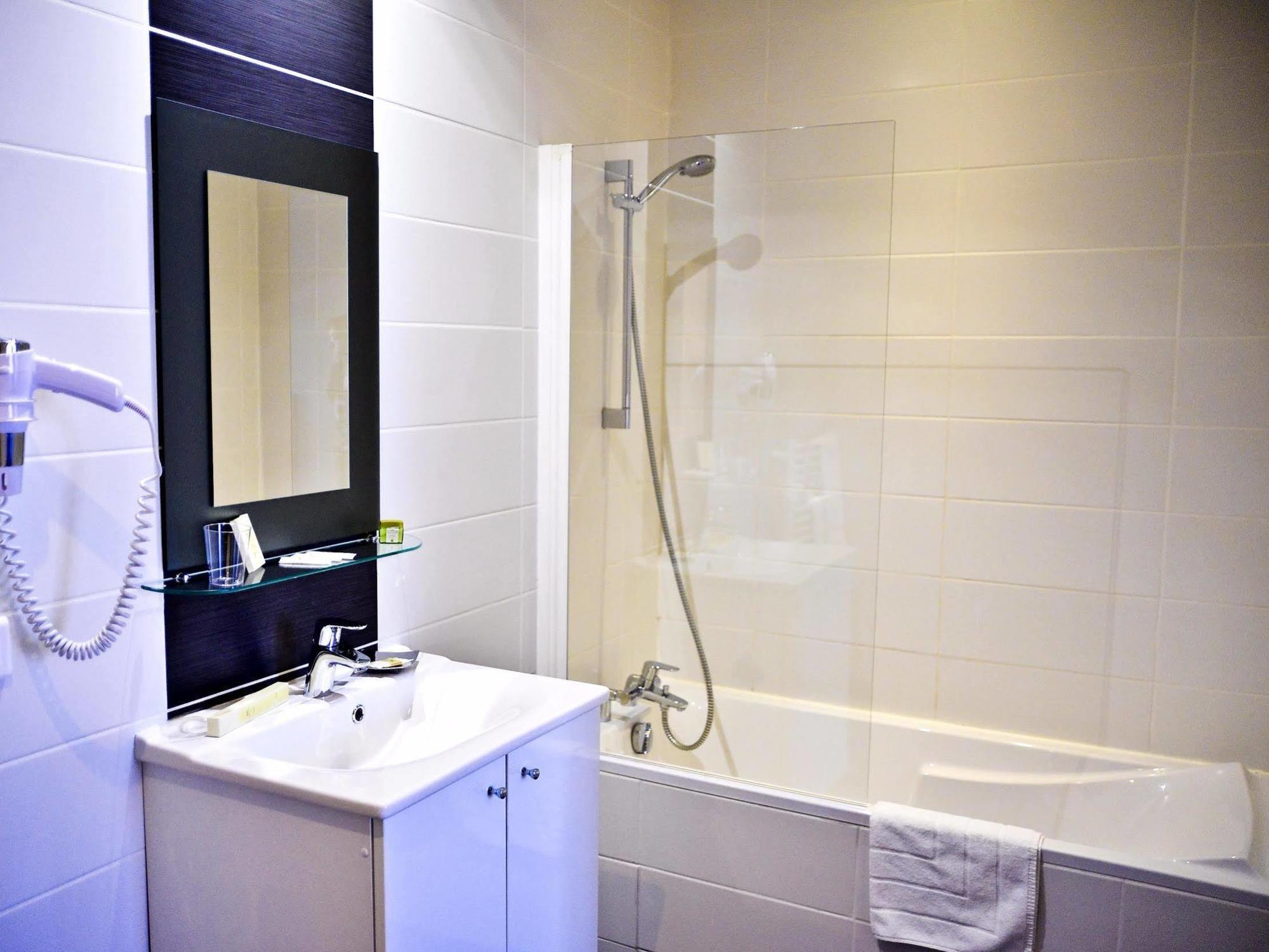Hotel Le Comty Feurs Luaran gambar